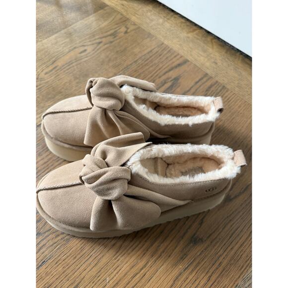 NWT Ugg Platform Slip-On Bow Sand Womens Size 7 - Picture 13 of 15